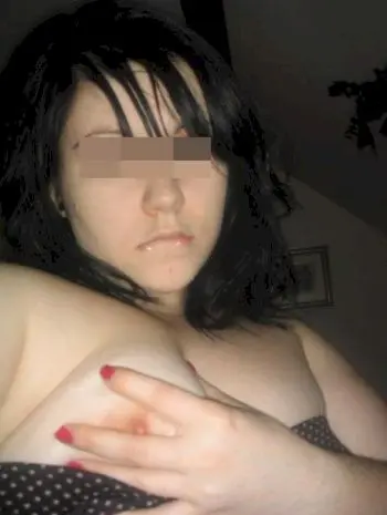 Fille ronde veut faire l'amour pour la première fois à Montréal